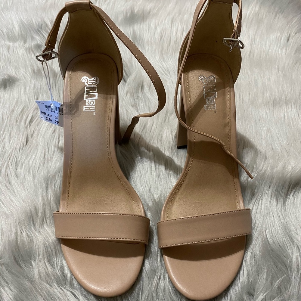 Heels - Picture 3 of 4
